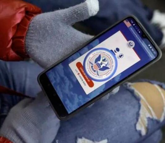 USCIS insta a migrantes a usar app para autodeportarse