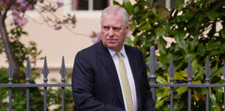 El príncipe Andrés es despojado de sus títulos e intimado a abandonar su residencia