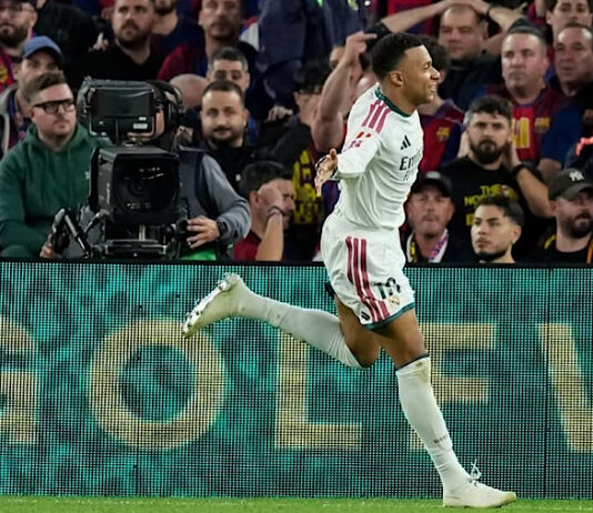 El Real Madrid derrota al Barcelona con un doblete de Mbappé